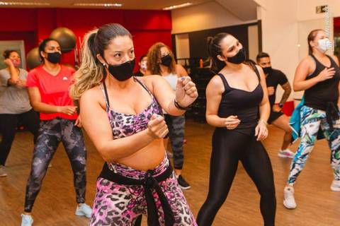 Aula de Fit Dance na Academia Inova Diadema, dentro do Shopping Praça da Moça.'