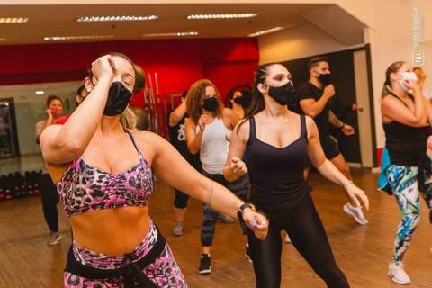 Aula de Fit Dance na Academia Inova Diadema, dentro do Shopping Praça da Moça.'
