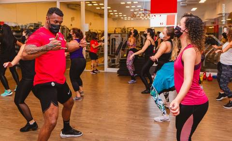 Aula de Fit Dance na Academia Inova Diadema, dentro do Shopping Praça da Moça.'