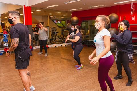 Aula de Fit Dance na Academia Inova Diadema, dentro do Shopping Praça da Moça.'