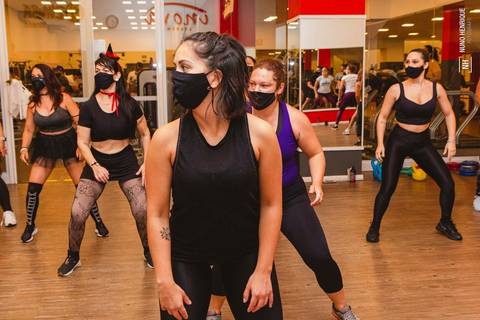 Aula de Fit Dance na Academia Inova Diadema, dentro do Shopping Praça da Moça.'