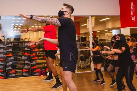 Aula de Fit Dance na Academia Inova Diadema, dentro do Shopping Praça da Moça.'