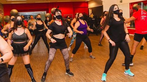 Aula de Fit Dance na Academia Inova Diadema, dentro do Shopping Praça da Moça.'