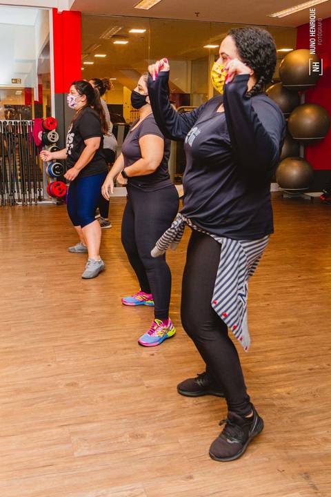 Aula de Fit Dance na Academia Inova Diadema, dentro do Shopping Praça da Moça.'
