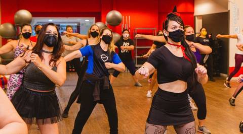 Aula de Fit Dance na Academia Inova Diadema, dentro do Shopping Praça da Moça.'