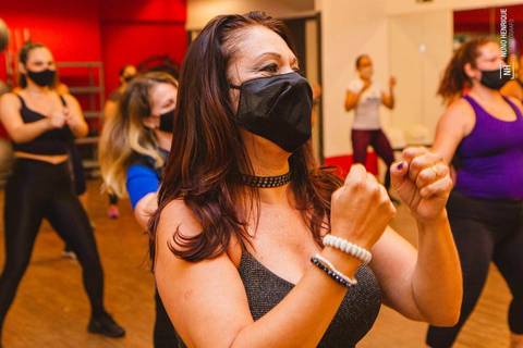Aula de Fit Dance na Academia Inova Diadema, dentro do Shopping Praça da Moça.'