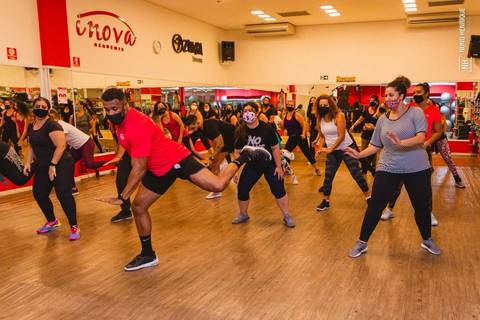 Aula de Fit Dance na Academia Inova Diadema, dentro do Shopping Praça da Moça.'
