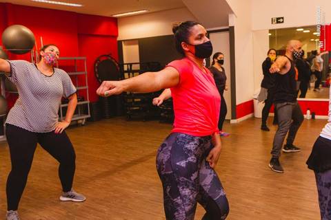 Aula de Fit Dance na Academia Inova Diadema, dentro do Shopping Praça da Moça.'