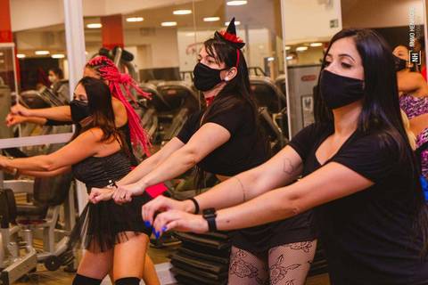 Aula de Fit Dance na Academia Inova Diadema, dentro do Shopping Praça da Moça.'