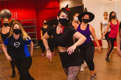 Aula de Fit Dance na Academia Inova Diadema, dentro do Shopping Praça da Moça.'