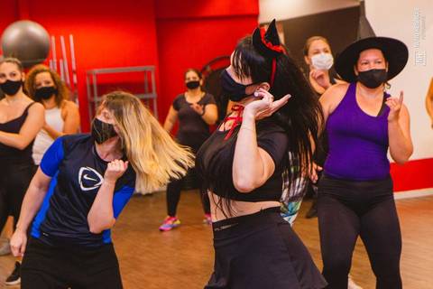 Aula de Fit Dance na Academia Inova Diadema, dentro do Shopping Praça da Moça.'