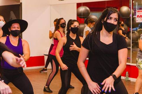 Aula de Fit Dance na Academia Inova Diadema, dentro do Shopping Praça da Moça.'