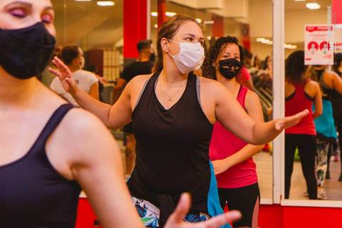 Aula de Fit Dance na Academia Inova Diadema, dentro do Shopping Praça da Moça.'