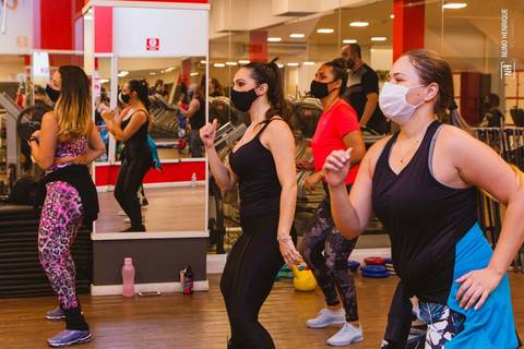 Aula de Fit Dance na Academia Inova Diadema, dentro do Shopping Praça da Moça.'