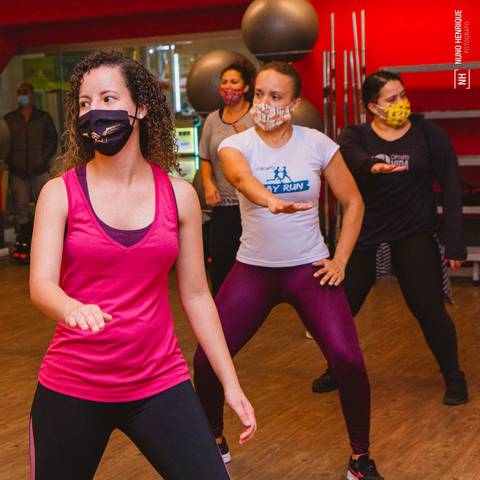 Aula de Fit Dance na Academia Inova Diadema, dentro do Shopping Praça da Moça.'