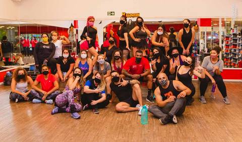 Aula de Fit Dance na Academia Inova Diadema, dentro do Shopping Praça da Moça.'