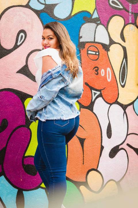 Ensaio fotográfico com a Fernanda Ambar no Beco do Batman, na cidade de São Paulo.'