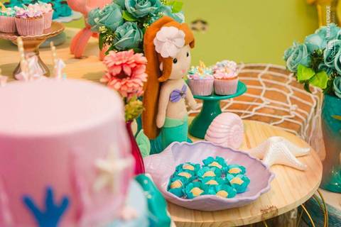 Decoração de sereia de aniversário infantil no Jardim Campanário, em Diadema.'