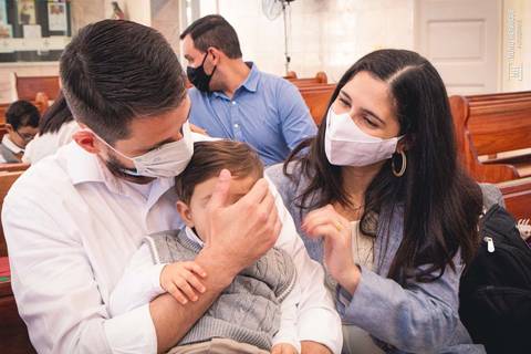Fotos da missa de batismo do Carlos Borim Cima na Paróquia Santo Ivo, na cidade de São Paulo.'