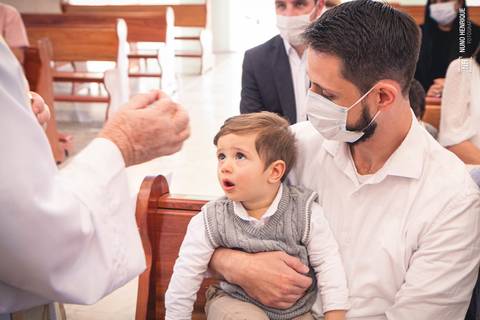 Fotos da missa de batismo do Carlos Borim Cima na Paróquia Santo Ivo, na cidade de São Paulo.'