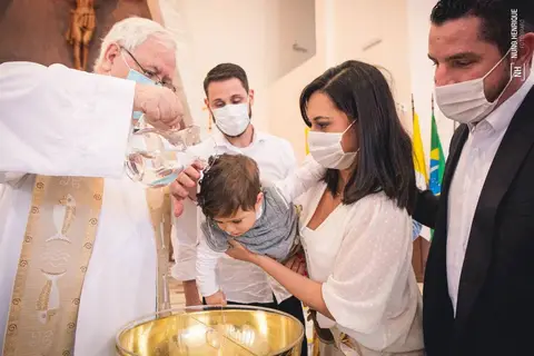 Fotos da missa de batismo do Carlos Borim Cima na Paróquia Santo Ivo, na cidade de São Paulo.'