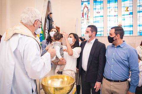 Fotos da missa de batismo do Carlos Borim Cima na Paróquia Santo Ivo, na cidade de São Paulo.'