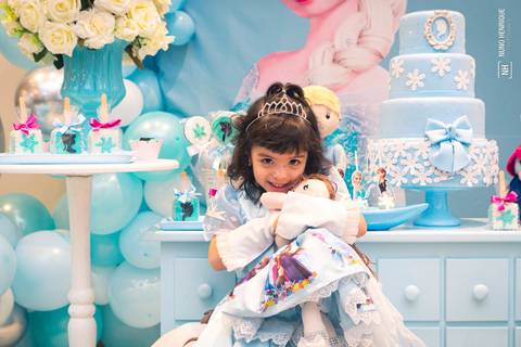 Aniversário infantil da Isabella Ota no Buffet Villa Dublin em São Paulo.'