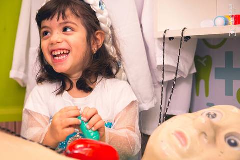 Aniversário infantil da Isabella Ota no Buffet Villa Dublin em São Paulo.'