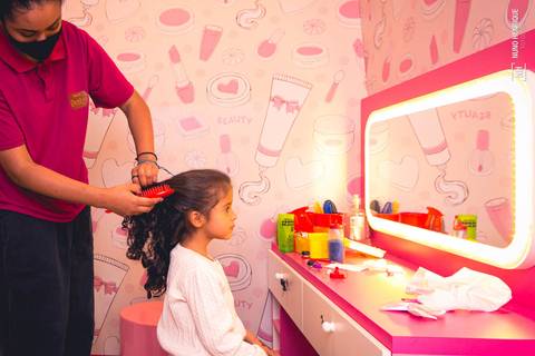 Aniversário infantil da Isabella Ota no Buffet Villa Dublin em São Paulo.'