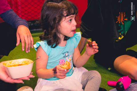 Aniversário infantil da Isabella Ota no Buffet Villa Dublin em São Paulo.'