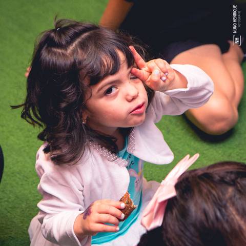 Aniversário infantil da Isabella Ota no Buffet Villa Dublin em São Paulo.'