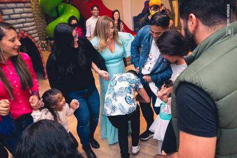 Aniversário infantil da Isabella Ota no Buffet Villa Dublin em São Paulo.'