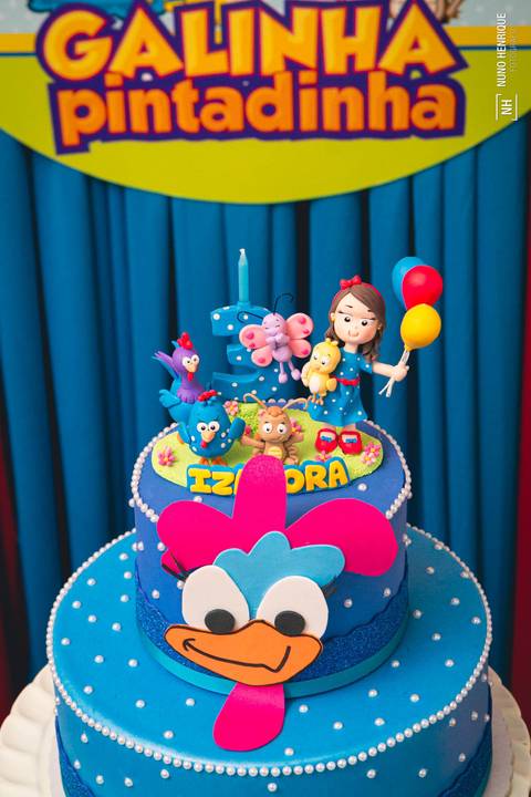 Festa de aniversário de 3 anos da Izadora com o tema da Galinha Pintadinha.'