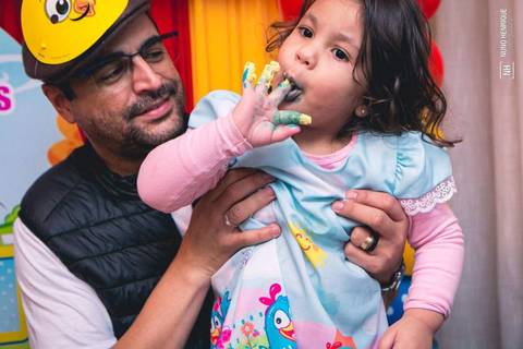 Festa de aniversário de 3 anos da Izadora com o tema da Galinha Pintadinha.'