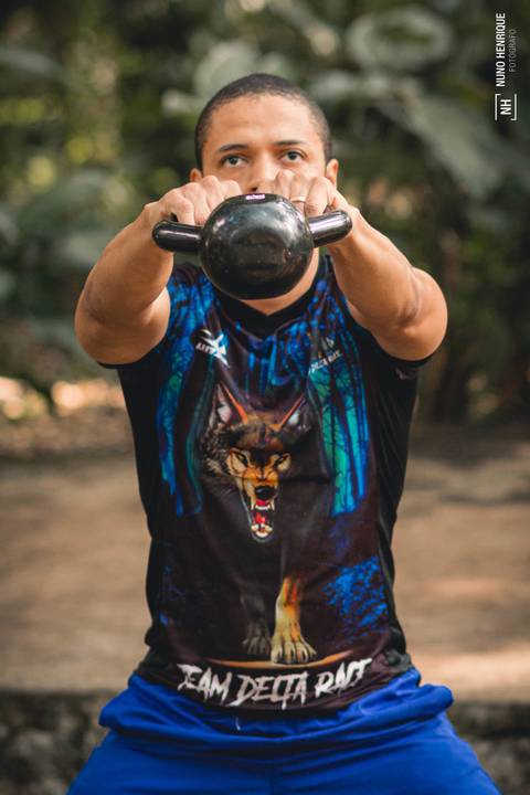 Otton Teixeira treinando no Parque do Piqueri, na cidade de São Paulo. '