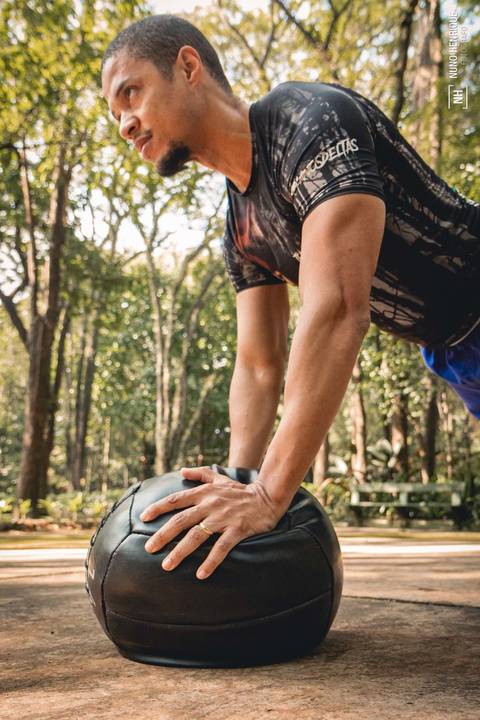 Otton Teixeira treinando no Parque do Piqueri, na cidade de São Paulo. '