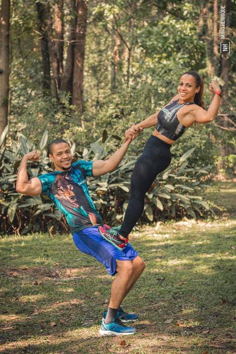 Retrato da personal trainer Ioana Kasma e do seu marido Otton Teixeira no Parque do Piqueri, na cidade de São Paulo.'
