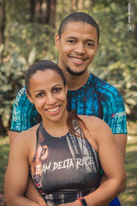 Retrato da personal trainer Ioana Kasma e do seu marido Otton Teixeira no Parque do Piqueri, na cidade de São Paulo.'