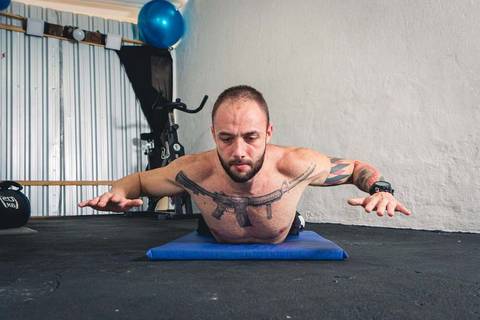 Personal trainer Guilherme Cerino no seu estúdio na cidade de Santo André'