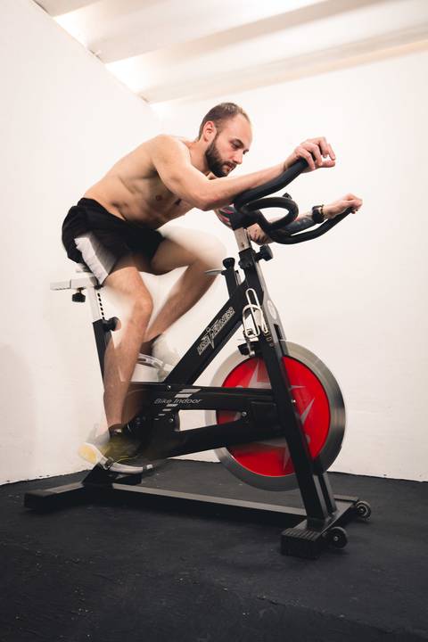 Personal trainer Guilherme Cerino no seu estúdio na cidade de Santo André'