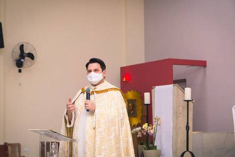 Batizado da Evilly na Igreja do Sagrado Coração de Jesus, diocese de Campo Limpo, zona sul de São Paulo.'