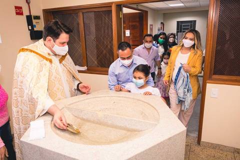 Batizado da Evilly na Igreja do Sagrado Coração de Jesus, diocese de Campo Limpo, zona sul de São Paulo.'
