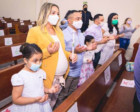Batizado da Evilly na Igreja do Sagrado Coração de Jesus, diocese de Campo Limpo, zona sul de São Paulo.'