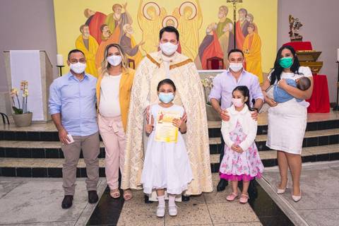 Batizado da Evilly na Igreja do Sagrado Coração de Jesus, diocese de Campo Limpo, zona sul de São Paulo.'