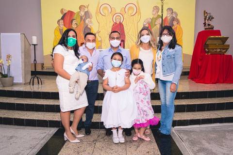 Batizado da Evilly na Igreja do Sagrado Coração de Jesus, diocese de Campo Limpo, zona sul de São Paulo.'
