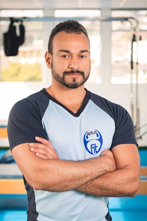 Retrato corporativo do personal trainer Davids Lima, do estúdio de pilates Aptus Fit.'
