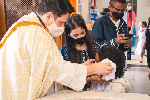 Batizado da Isabela Alves na Igreja do Sagrado Coração de Jesus, diocese de Campo Limpo, zona sul de São Paulo.'