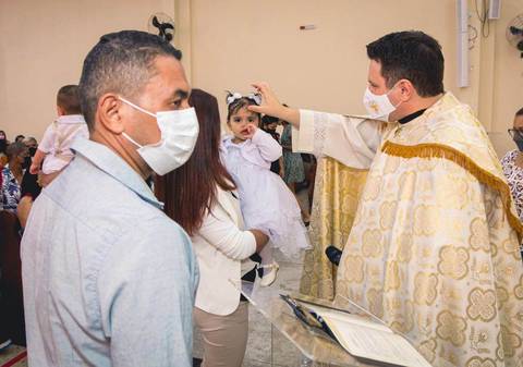 Batizado da Lorenna Silva na Igreja do Sagrado Coração de Jesus, zona sul de São Paulo.'