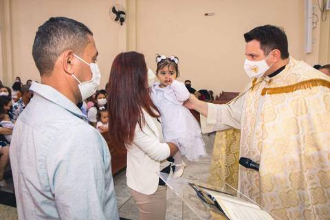 Batizado da Lorenna Silva na Igreja do Sagrado Coração de Jesus, zona sul de São Paulo.'