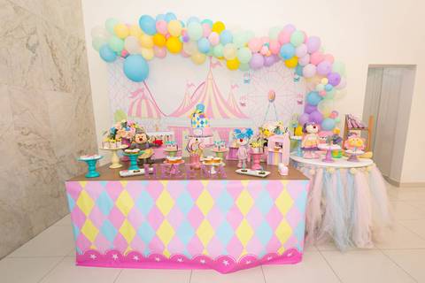 Fotos do aniversário de 1 ano da Helena com o tema de circo.'